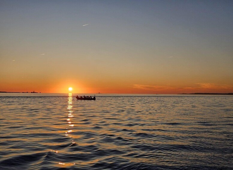 Lisbon: SpeedBoat Tour at Sunset or Daylight