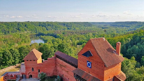 Löydä Siguldan ja Gaujan kansallispuiston parhaat puolet yhdessä päivässä