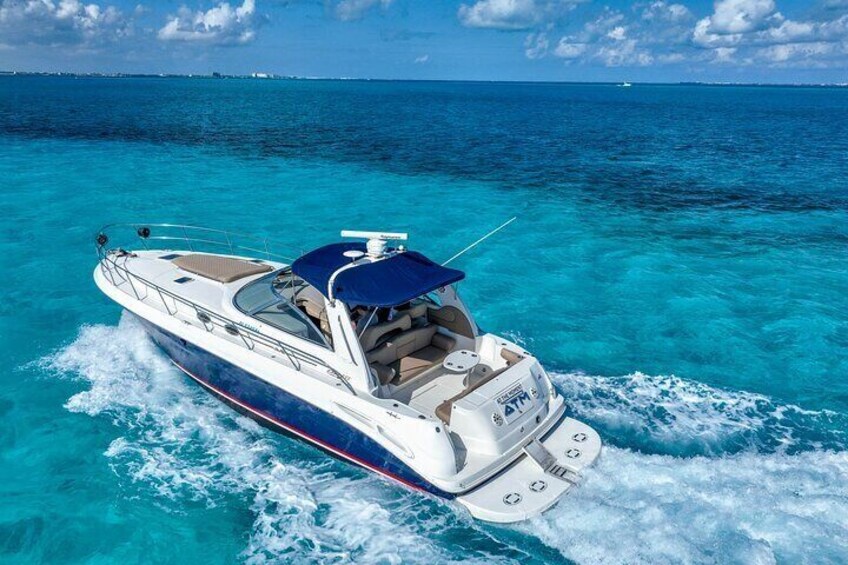 Tour to Playa El Cielo Cozumel in a Luxurious Private Yacht