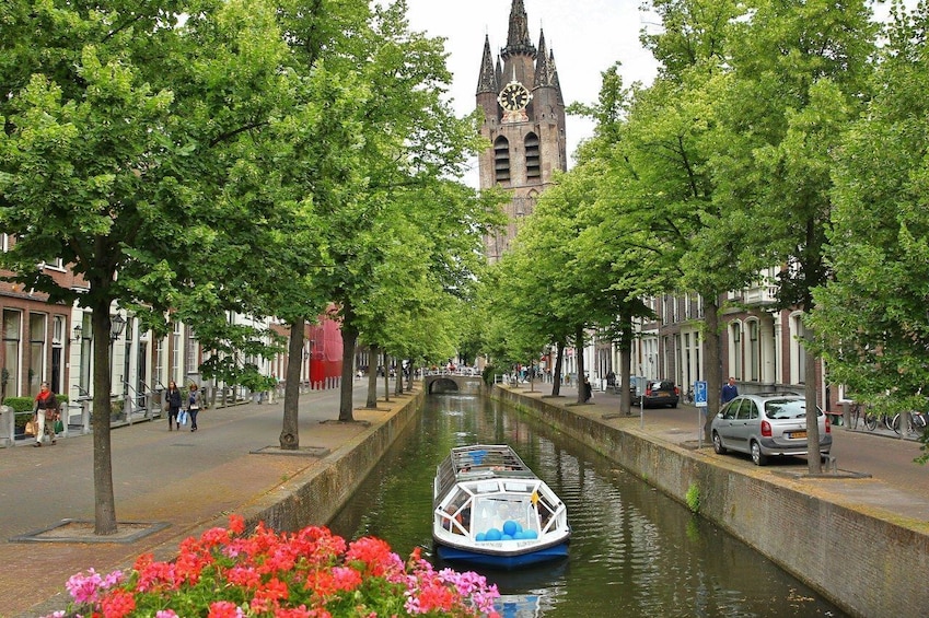 Delft In-App Audio Tour: Historical Walk in the City of Orange & Blue