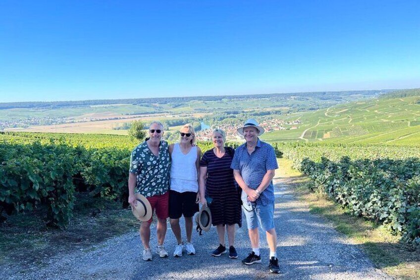 The Connoisseurs from Epernay (Private Champagne Tour)