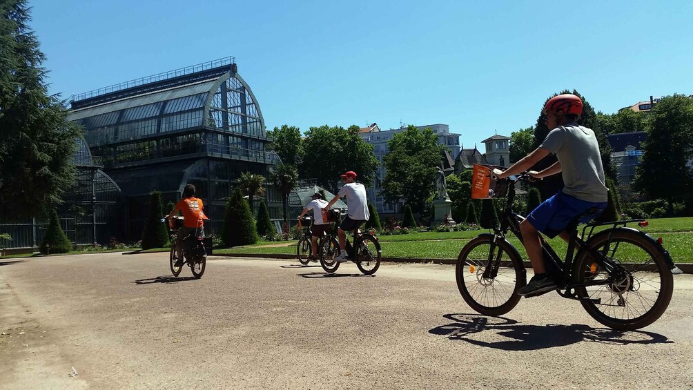 Picture 5 for Activity Lyon: 4-Hour Electric Bike Tour with Tasting Break