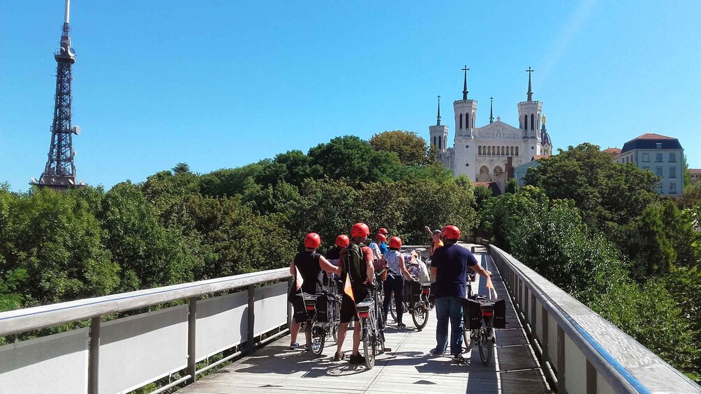 Lyon: 4-Hour Electric Bike Tour with Tasting Break