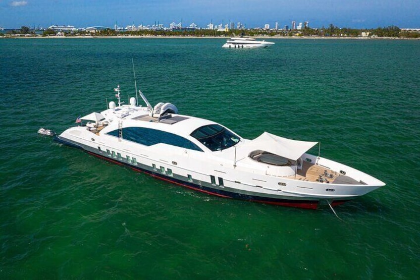 120ft Luxury Yacht Charter aboard Doubleshot 