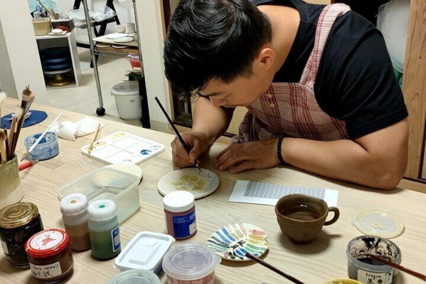 2 Hours Private Painting of Ceramics in Osaka