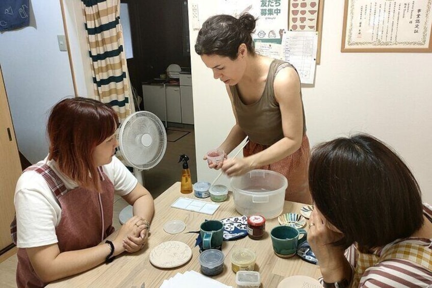 2 Hours Private Painting of Ceramics in Osaka