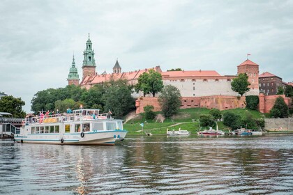 Krakow: Panoramabådtur på Wisla-floden ️.