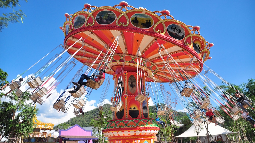แสดงภาพที่ 5 จาก 6 Close view of a ride at Scenical World in Thailand
