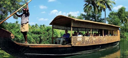 Cochin: Eco-bootcruise van een halve dag in Backwater Village met lunch