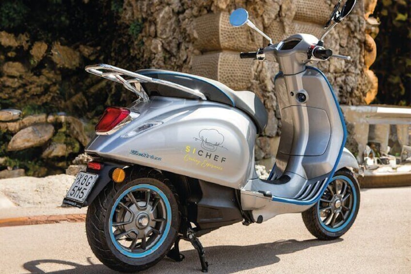 Electric Vespa Tour with Chianti Winery Tasting