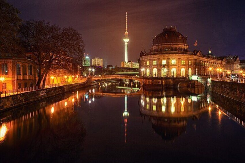 Discover Berlin at night on the water