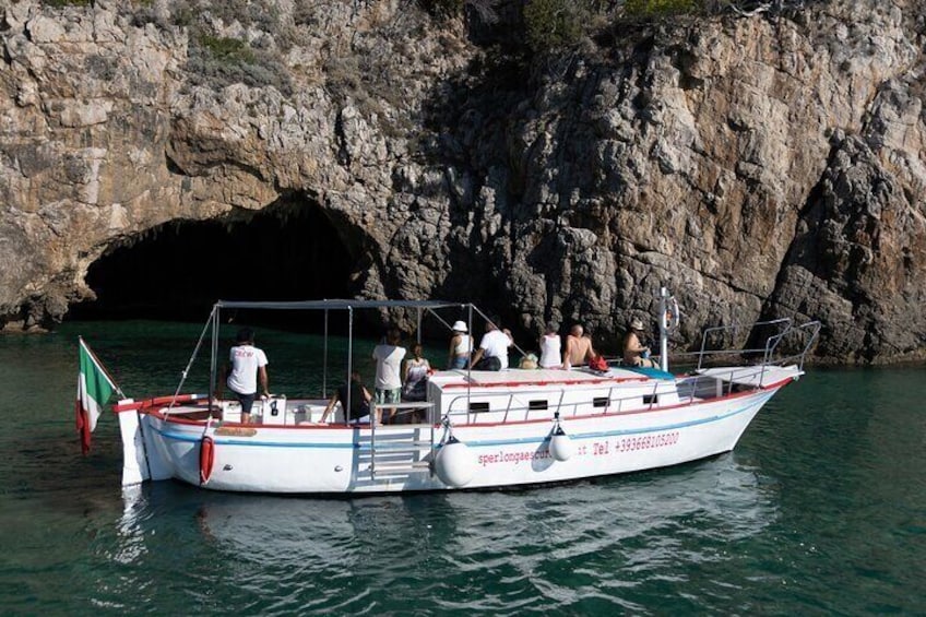 VIP Private Day Boat Trip to Gaeta and Sperlonga