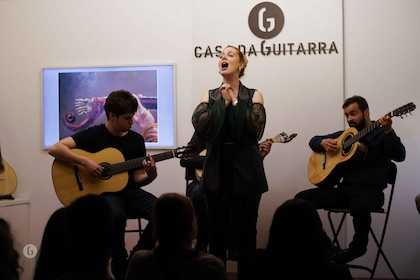 Porto : Concert de fado avec vin de Porto dans le magasin de musique histor...