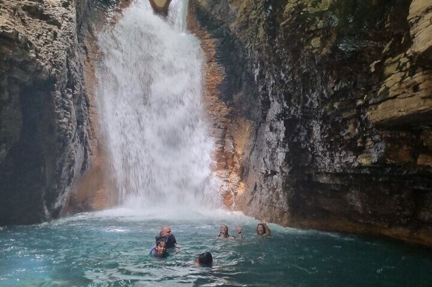 La Leona Waterfall Tour with Lunch From Tamarindo