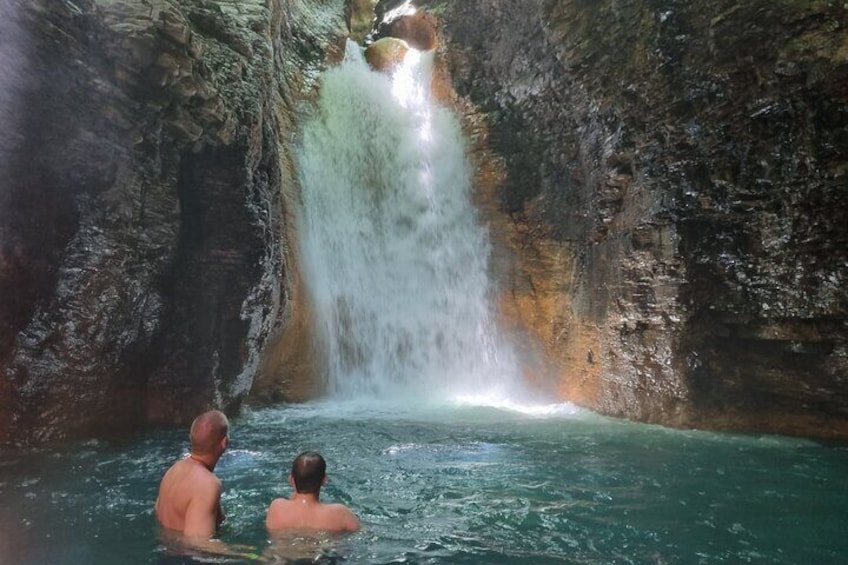 La Leona Waterfall Tour with Lunch From Tamarindo