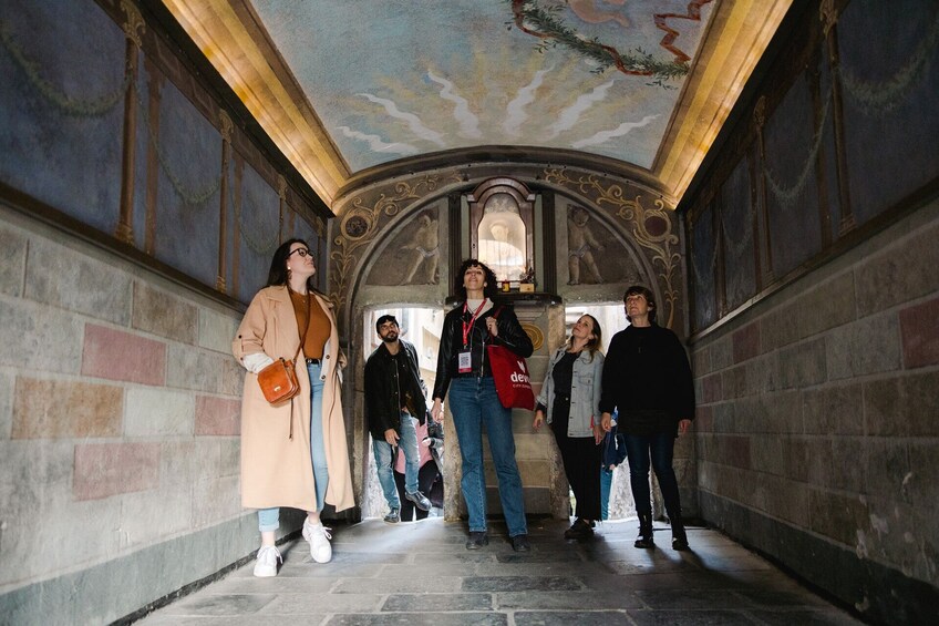 Rome Jewish Quarter & Trastevere Food Tour with Rooftop