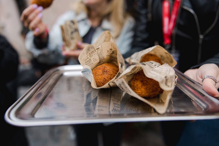 Rome Jewish Quarter & Trastevere Food Tour with Rooftop