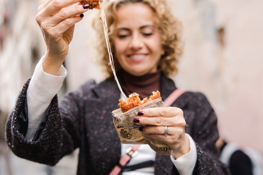 Rome Jewish Quarter & Trastevere Food Tour with Rooftop