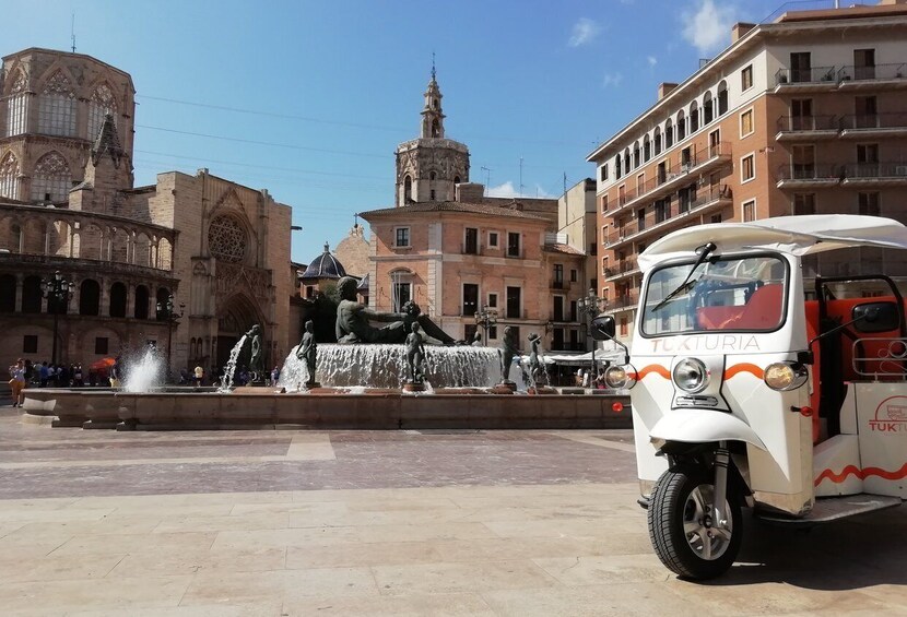 Picture 1 for Activity Valencia: Tuk Tuk Historical Tour