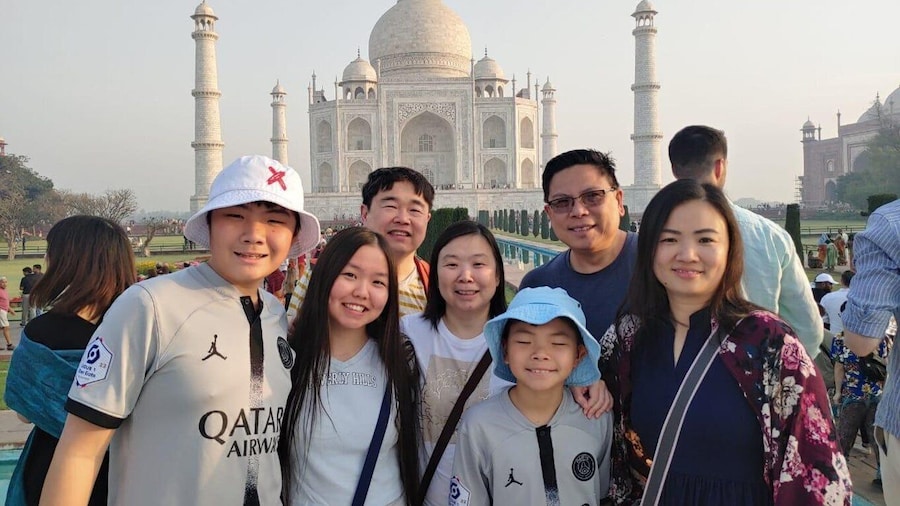Agra: Guided Tour of Taj Mahal, Agra Fort and Fatehpur Sikri