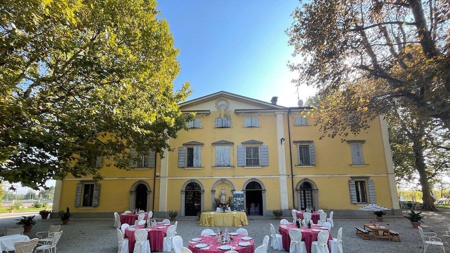 Modena: Balsamic Vinegar Cellar Tour, Tasting & Food Pairing
