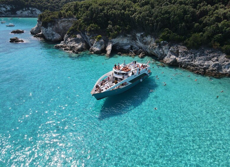 From Lefkimmi: Paxos, Antipaxos & Blue Caves Speedboat Tour