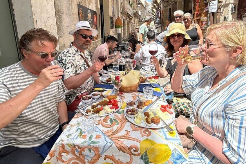 SIcilian Street Food tour and wine tasting in Syracuse