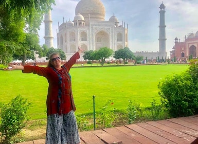 Agra: Stadstour met bezoek aan Taj Mahal, Mausoleum en Agra Fort