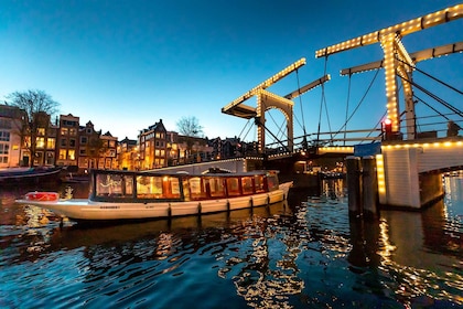 Amsterdam: Crucero nocturno guiado con bar (abierto) a bordo