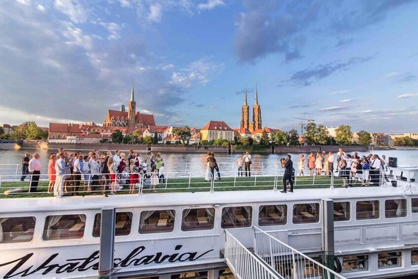 Wrocław: Long City Walk and Luxury Ship Cruise (for groups)