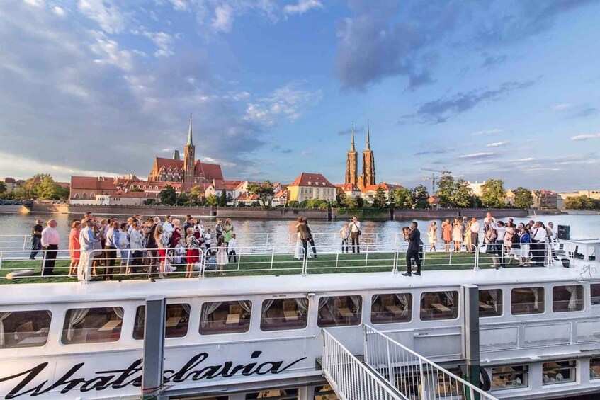 Wrocław: Long City Walk and Luxury Ship Cruise (for groups)