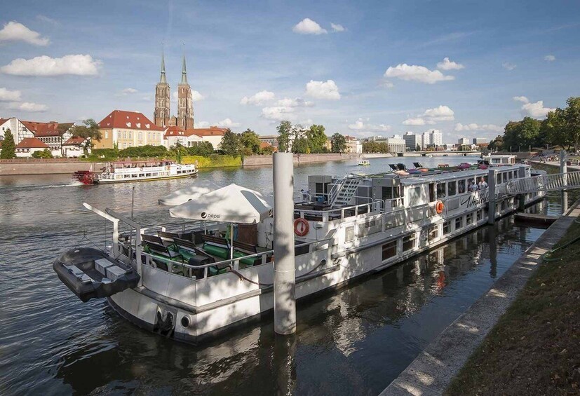 Picture 2 for Activity Wrocław: Long City Walk and Luxury Ship Cruise (for groups)