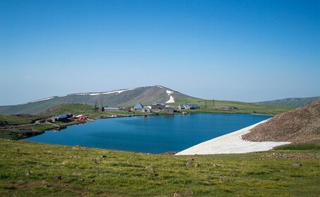 Eriwan: Ganztägige Wandertour zum Nordgipfel des Aragats