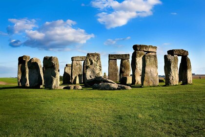 From London: Stonehenge and Bath Day Trip with Ticket