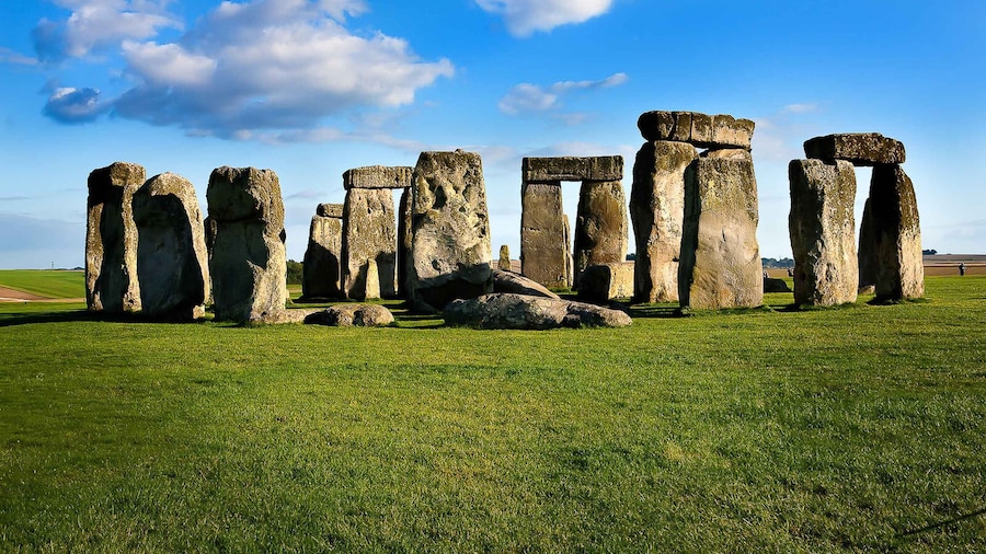 From London: Stonehenge and Bath Day Trip with Ticket