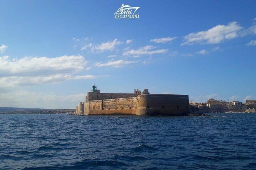 Half Day Boat Tour on the Syracuse Coast with Lunch