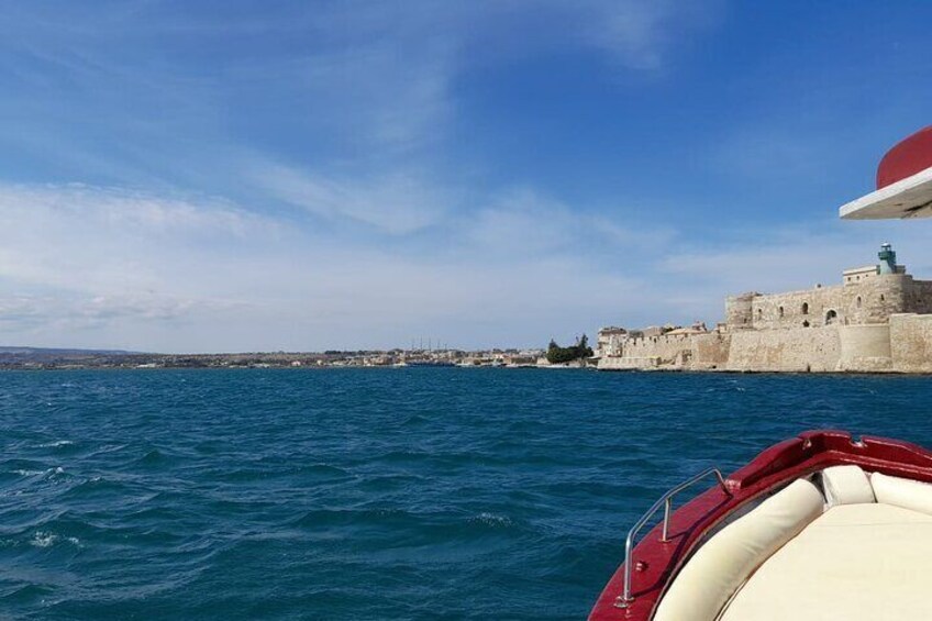 Half Day Boat Tour on the Syracuse Coast with Lunch