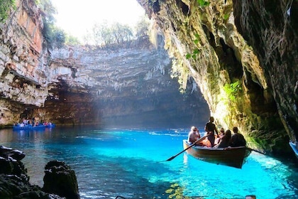 Argostoli Shorex: Drogarati & Melissani Caves with Wine Tasting