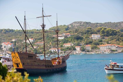 Dubrovnik: Elaphite Island Hopping Cruise on Karaka Ship