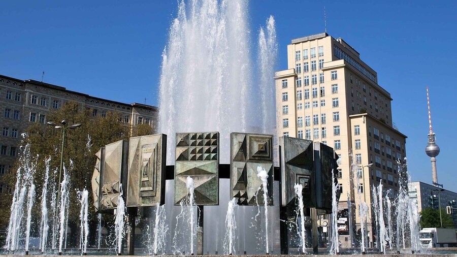 Berlin: Karl-Marx-Allee 2-Hour Tour