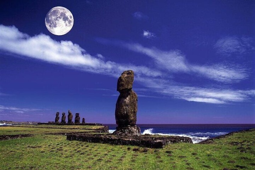 Private Tour in Hanga Roa the only city of Rapa Nui