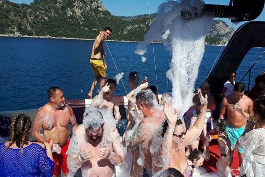 Belek Pirate Boat Trip With Animations and Lunch