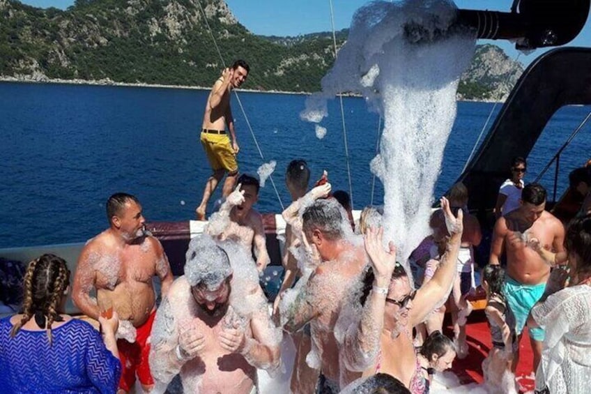 Belek Pirate Boat Trip With Animations and Lunch