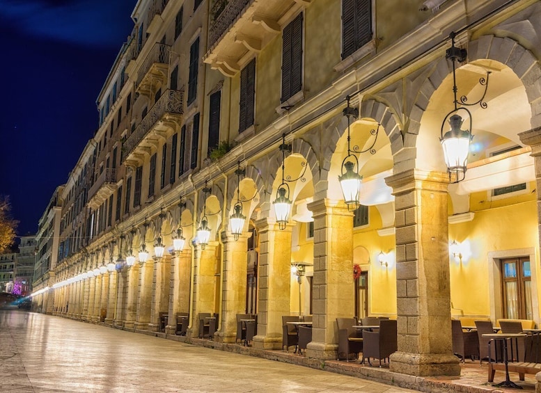 Small Group: Corfu Evening Walking Tour with a Glass of Wine