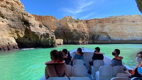 Desde Portimão: recorrido en barco por el Algar de Benagil y las cuevas mar...