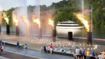 Lake Taneycomo Cruise with 3-Course Dinner