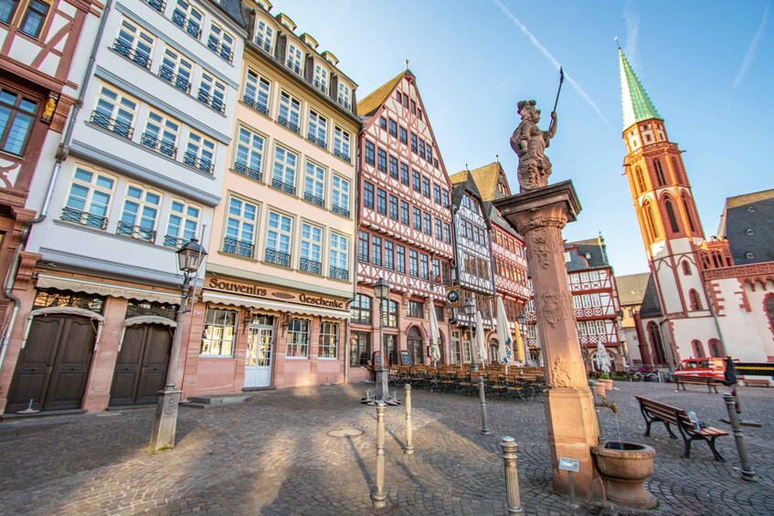 Picture 3 for Activity Frankfurt: Capture the most Photogenic Spots with a Local