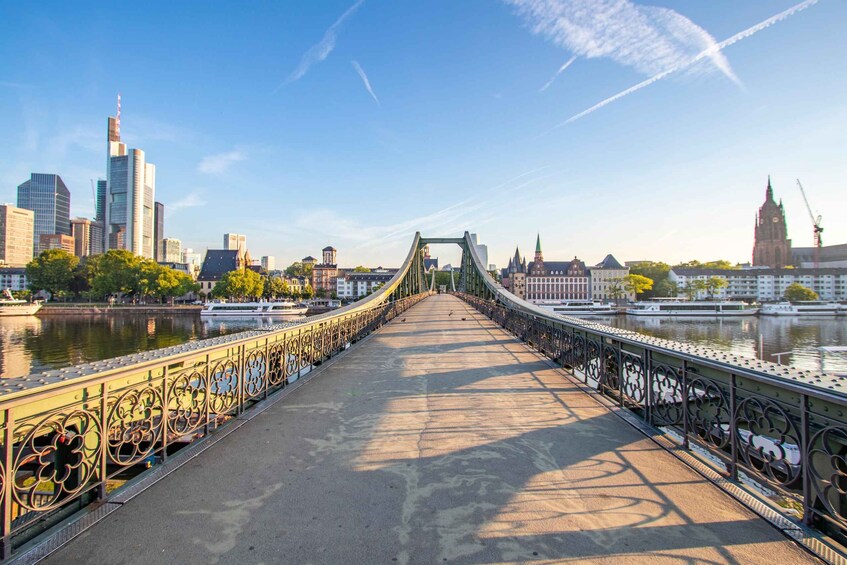 Frankfurt: Capture the most Photogenic Spots with a Local