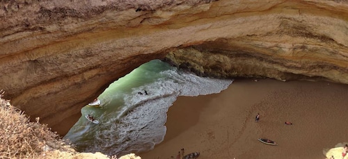 Quarteira: Benagil-grottan guidad katamaran dagskryssning och drink