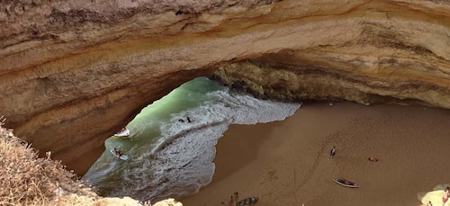 Quarteira : Benagil Cave Guided Catamaran Day Cruise &Boisson